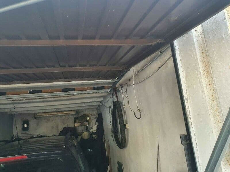 Sale of a share of 2/12 in the property right of the garage
