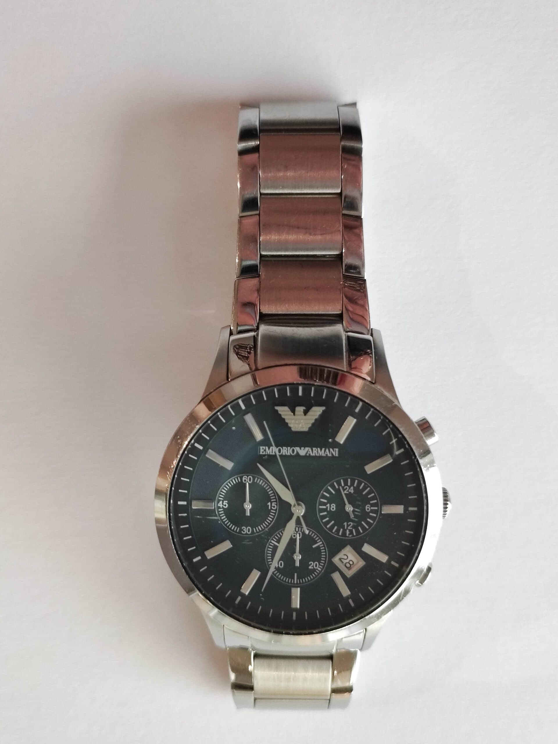 The syndicate has a silver chain and a male watch for sale