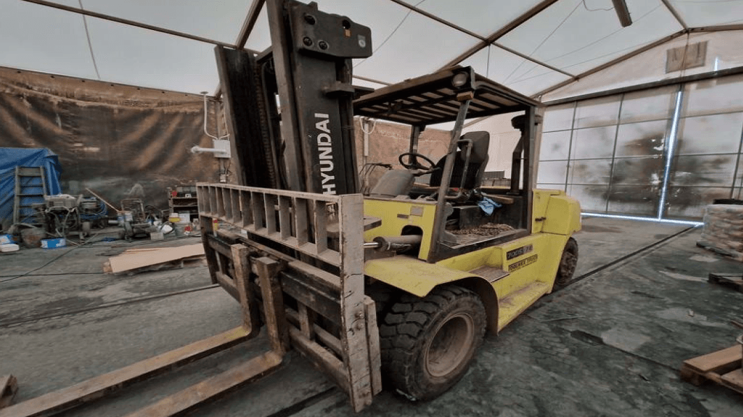 Syndicator will sell forklift Huyndai 70 DS 7e, year of production 2013