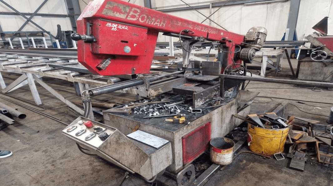 The syndicate will sell a band saw with hydraulic vise