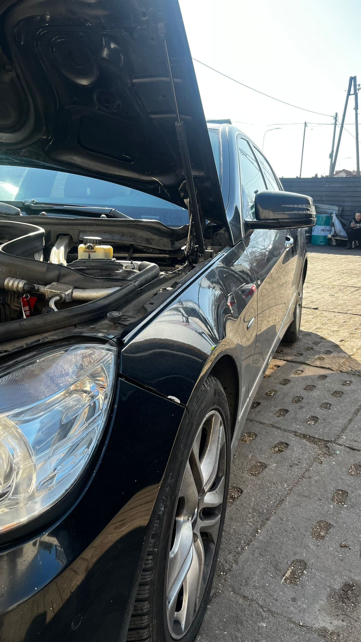 Syndicate will sell Mercedes Benz E 220, prod. 2010