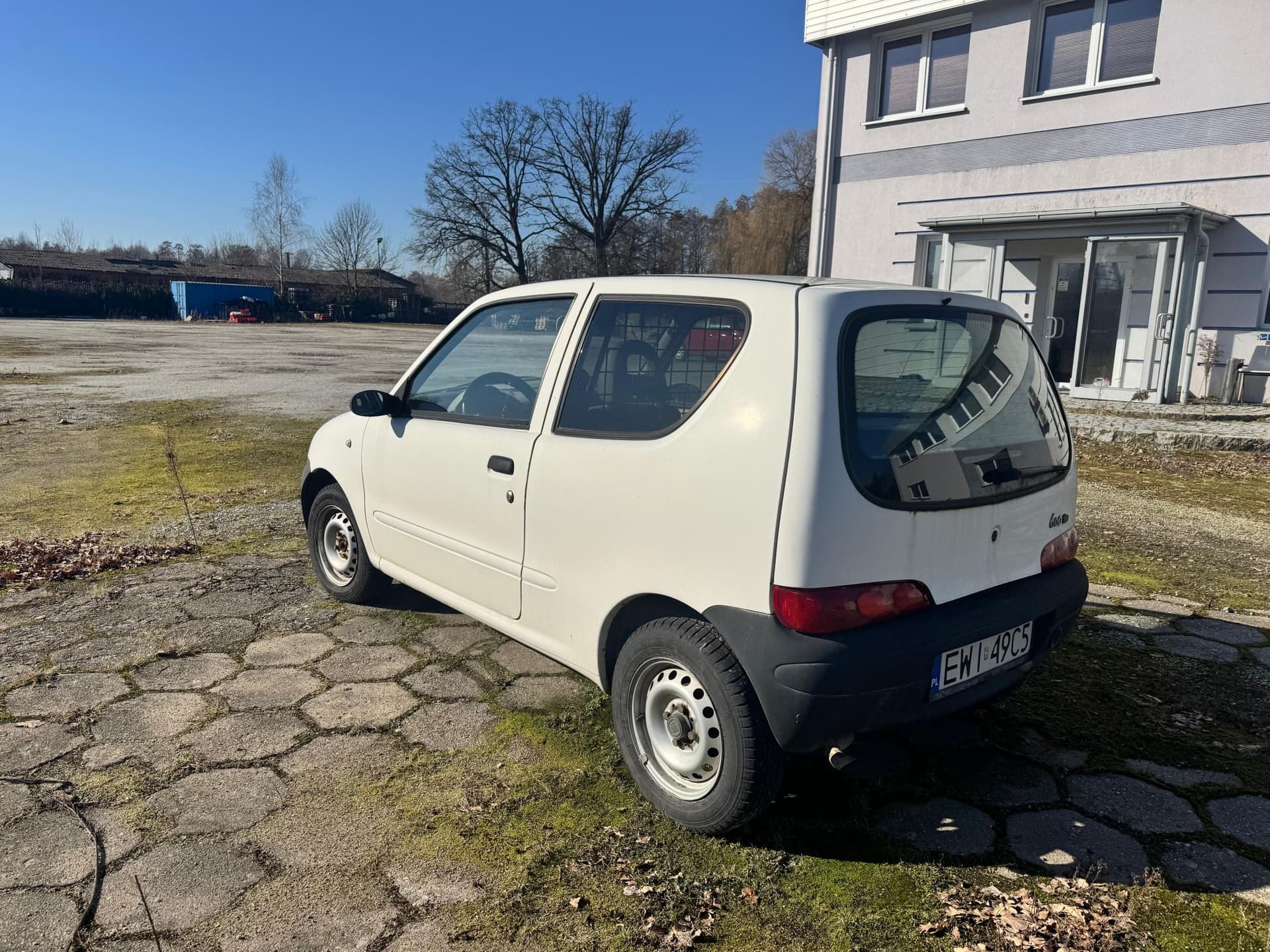 The syndicate will sell two Fiat Seicinto cars - image 3