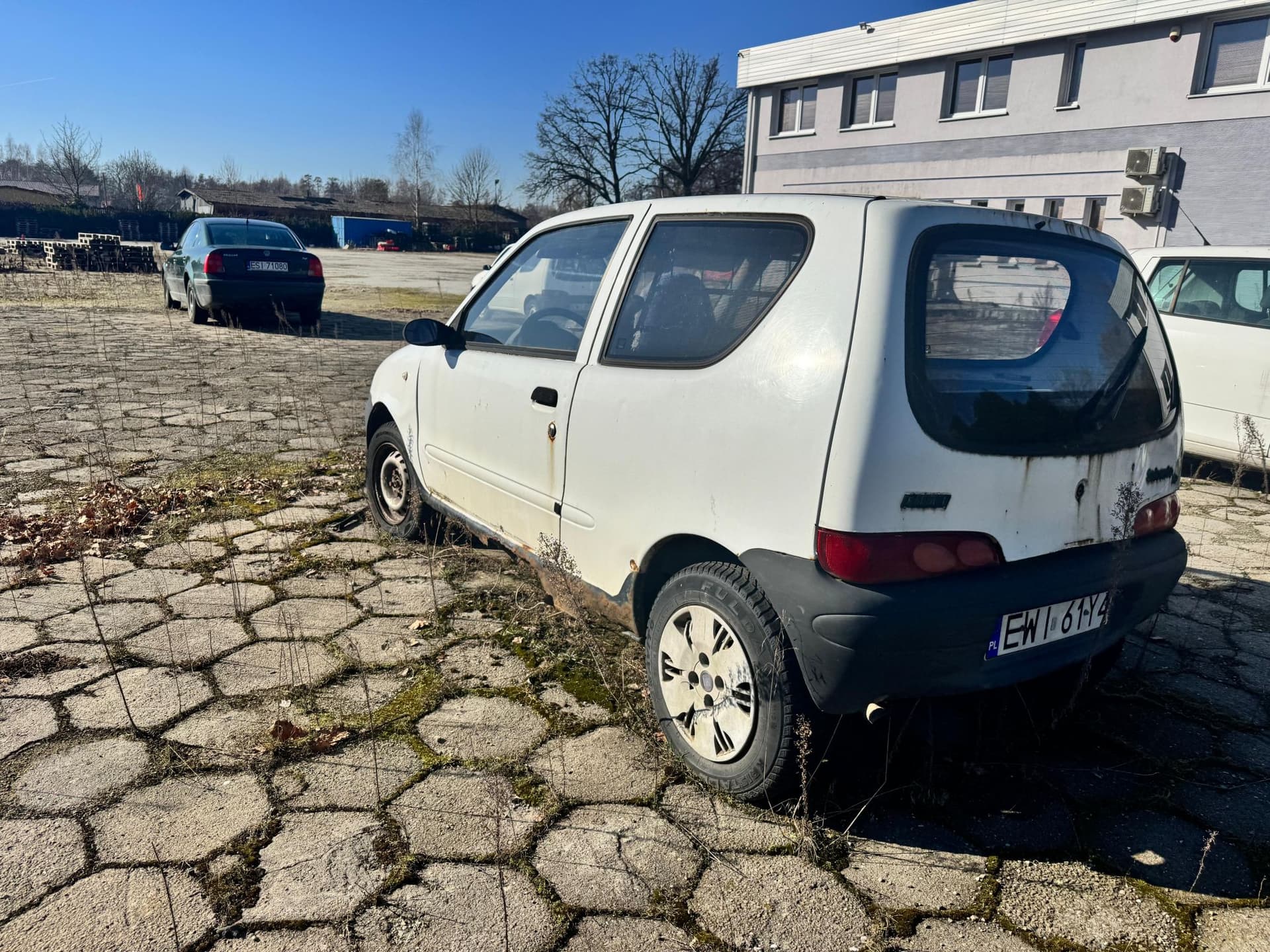 The syndicate will sell two Fiat Seicinto cars - image 4