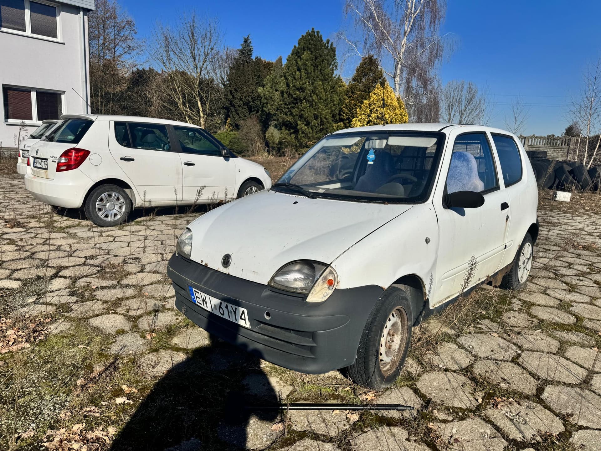 The syndicate will sell two Fiat Seicinto cars - image 5
