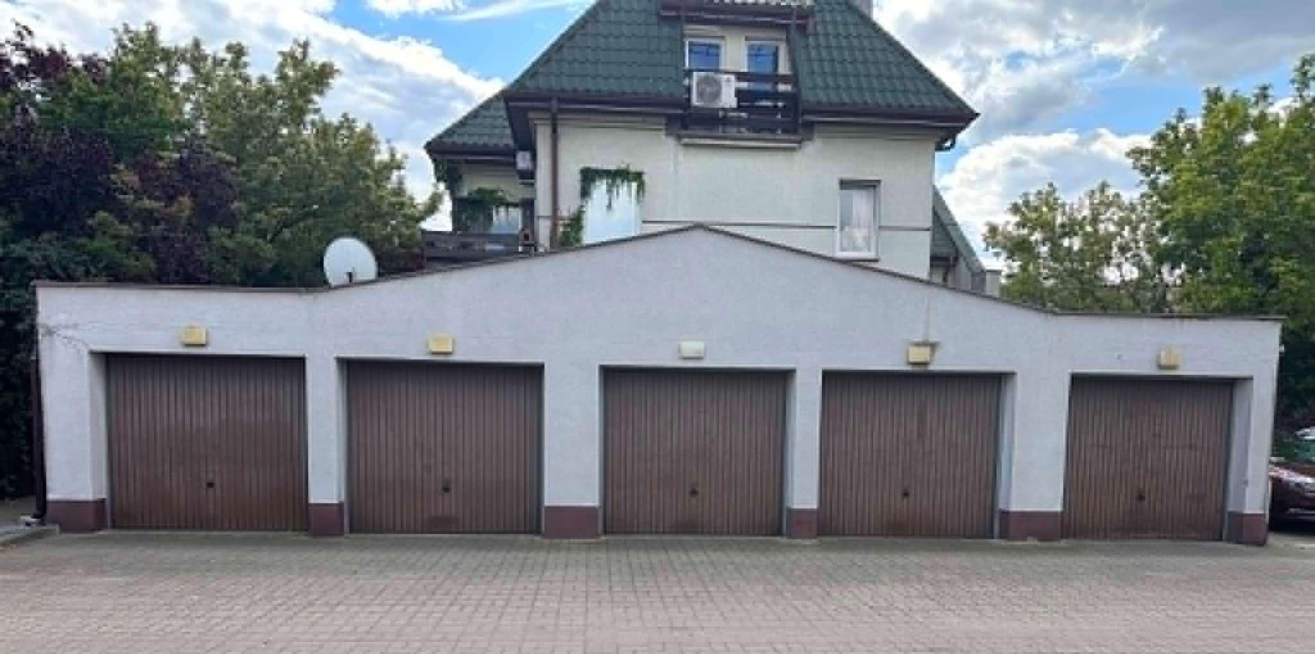 310/4711 Share – Equivalent to 3 Garages
