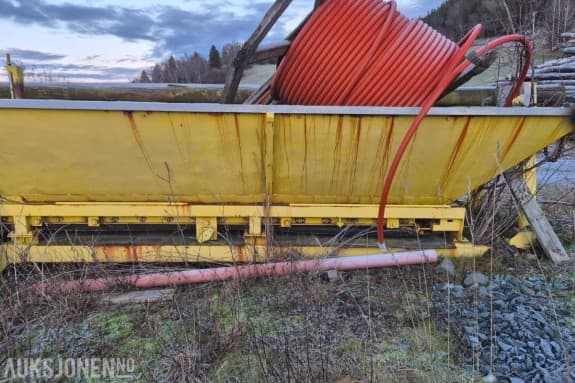Bredal strøkasse for kalk og strøsand m/ krokramme