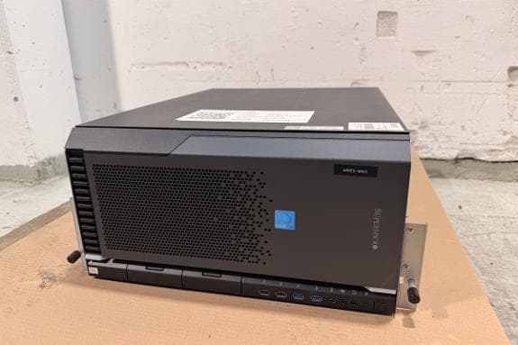 Supermicro AS-5014A-TT arbeidsstasjon med AMD Ryzen Threadripper og GeForce RTX 4090