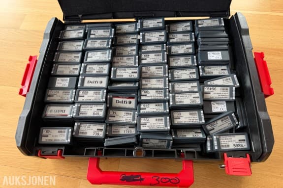 Digitale prislapper - Fremtiden for all detaljhandel - Delfi/Breece Chroma-4 elektroniske hylleetiketter med tilbehør -