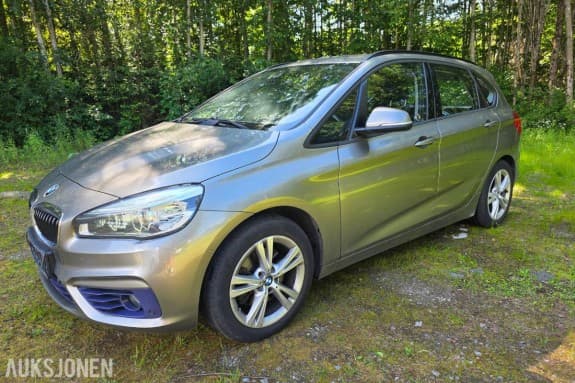 2015 BMW 218i Active Tourer Sport Line Aut. | NAVI | PDC | LED | SETEVARME | VINTERHJUL