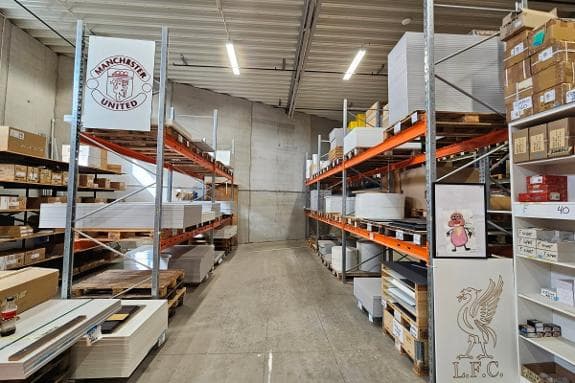 Pallereol Nord-Plan - rekker ca. 8,5 m og 5,7 m - høyde ca. 4,1 m - dybde ca. 1,1 m - skiltet maks 800 kg per EUR-pall