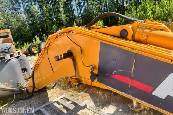 Gravemaskinbom Hyundai Robex 210 - hydrauliske sylindre montert - hydraulikkrør og slangesett - festeører for hurtigfeste