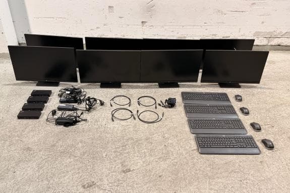 8 HP PC-skjermer med Lenovo dokkingstasjoner og tilbehør