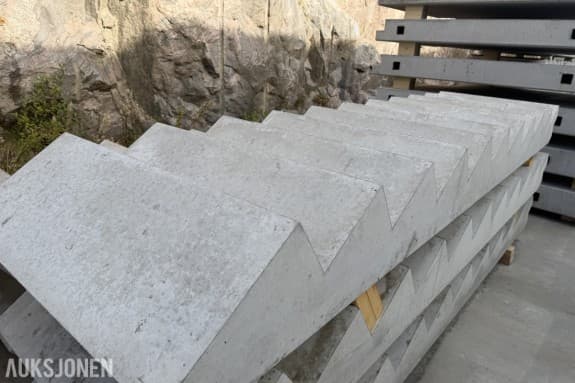 2026 Prefabrikkert betongtrapp - 11 trinn - 351 x 90 cm - 1700KG - CE merket