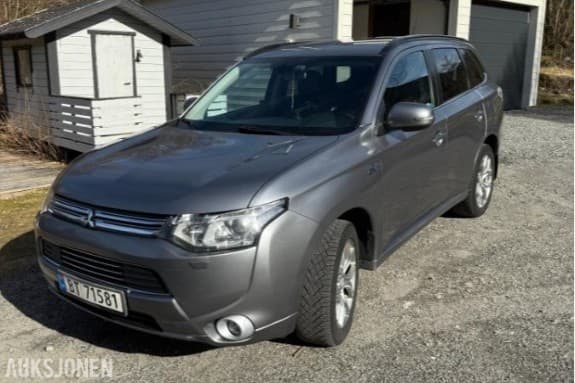 2014 Mitsubishi  OUTLANDER PHEV 2.0 121hk  4WD automat adaptiv cruisekontroll skinn s+v dekk eu ok 11.2027