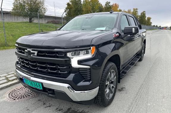 2023 Chevrolet SILVERADO Z71 5.3 V8 360 HK 4X4 AUT HENGERFESTE SKINN TAKLUKE PLANTREKK