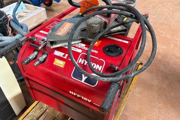 Hycon HPP18V hydraulikkaggregat med hydraulisk sag og HH23 meiselhammer