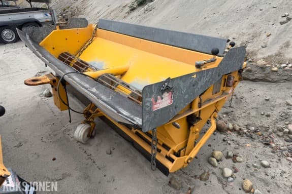 2015 Friggeråkers Verkstäder LB-1000BLU sand / saltstrøer