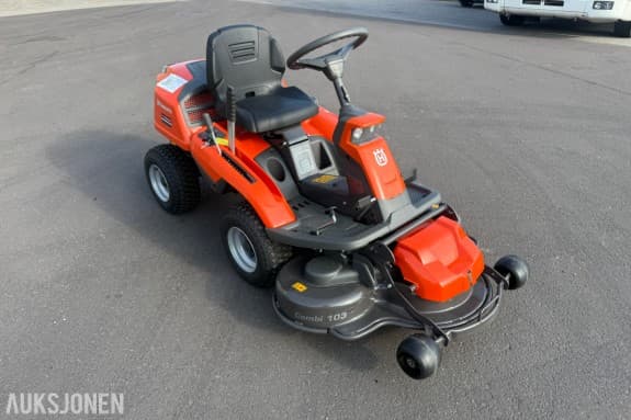2026 Husqvarna R 216T AWD sitteklipper med Combi 103 klippeaggregat