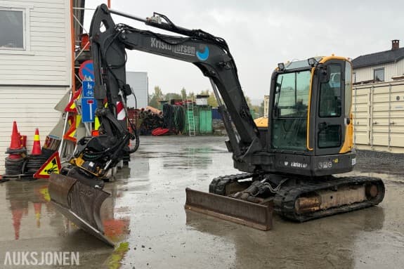 2018 Volvo ECR58D gravemaskin med 3 skuffer - Engcon tiltrotator - Skjær