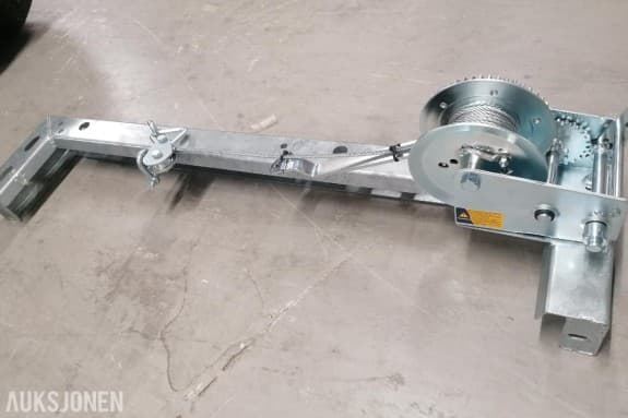 Helt ny manuel vinsj til Brian James A4 /C4 biltransporter 125 / 126