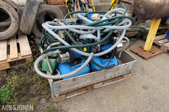5 stk. Biltema automatiske pumper med tanker, slanger og filter