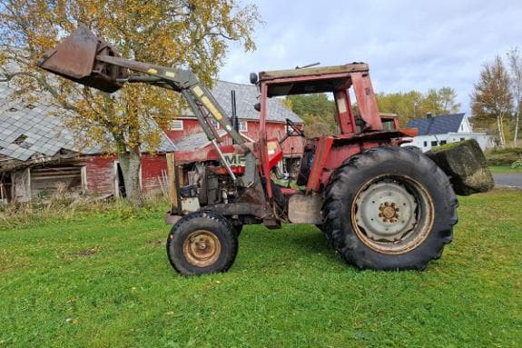 Massey Ferguson traktor m/ Bergsjö frontlaster og skuffe