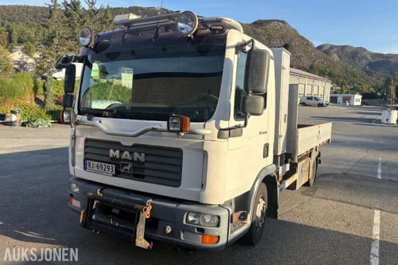 2007 MAN TGL 8.240 med tipp og kran