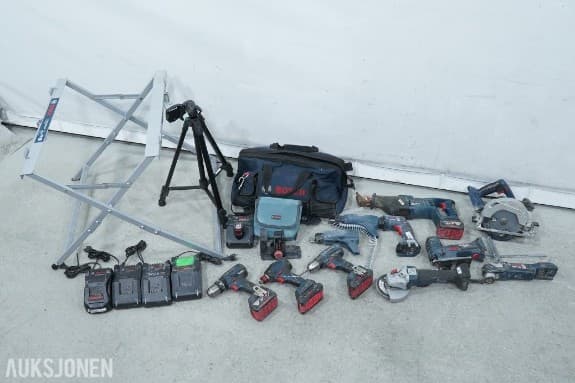 Bosch Professional 18V verktøyparti med elektroverktøy, GLL 3-80 CG, 4 ladere og GTA 560