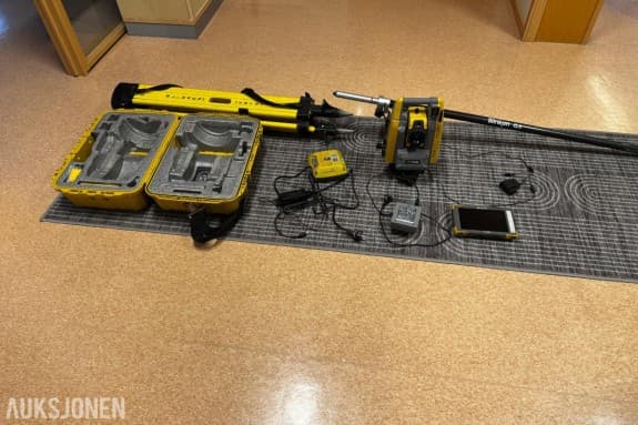 2018 Topcon GT-503 totalstasjon med HiPer SR GPS, FC-5000, stativ og roverstang