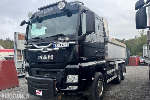 2019 MAN TGX 33.580 - 6x4 Brøyte/salte-rigget tippbil med Istrail påbygg - 263000 km 33 000 kg totalvekt - 18 975 kg nyttelast 
