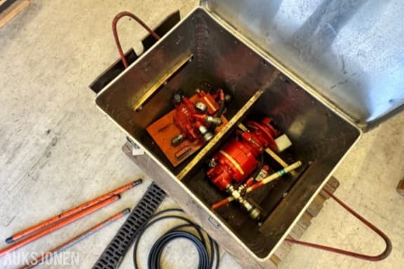 Hydraulisk motor og sentral for Simplex vinsj 