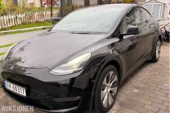 2024 Tesla Model Y Long Range AWD PANORAMA KAMERA RYZEN VARMEPUMPE