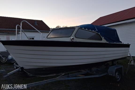 1985 Herwa 16 med 50hk Johnsen motor og registrert båthenger