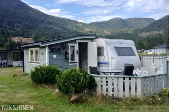 2006 Hobby 560-24H - Campingvogn med spikertelt 