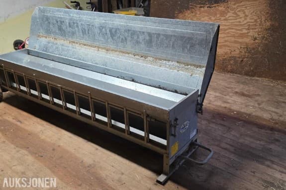 2001 IAE Formater til lam F035 2,44 m creep feeder/fôrhekk med løftbare side