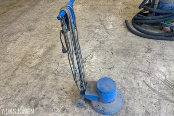 Gulvslipemaskin med slipeskive  og ca. 20 sekker Scanmineral
