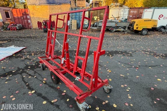 Glass-/platevogn på hjul  Manuell transportvogn for håndtering og intern forflytning av glass, plater, vinduer og andre flate materialer.