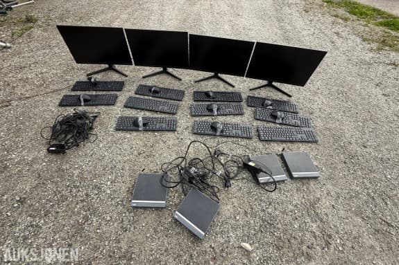 Parti med Samsung skjermer, Acer mini-PC-er og kontorutstyr