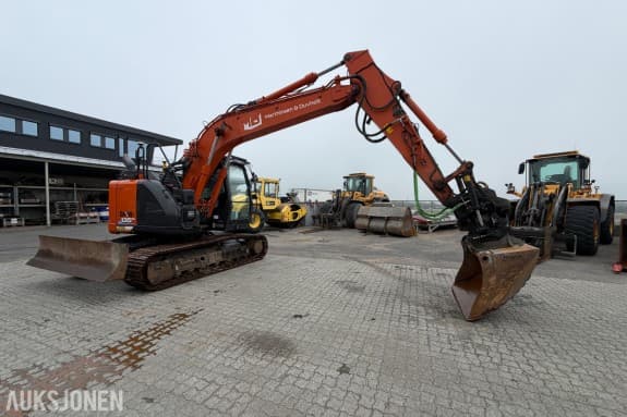 2020 Hitachi ZX135US-6 - Steelwrist X18 tiltrotator - Steelwrist QCS60FPL - Novatron Xsite PRO 3D - pusseskuff 650 liter - 8 700 timer