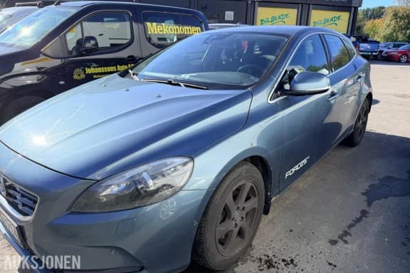 2013 VOLVO V40 D2 MOMENTUM 1.6-114 D RYGGEKAMERA CRUISE HENGERFESTE