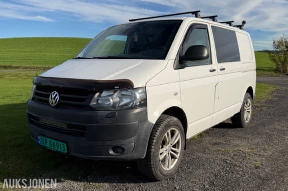 Volkswagen Transporter 2015-modell med 4Motion firehjulsdrift og fabrikkny motor som kun er kjørt ca. 1 500 km.