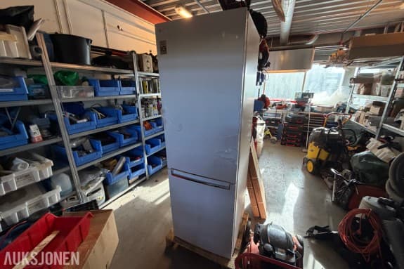 Ubrukt LG GBB71SWEMN kjøl- og fryskombinasjon - 341 liter - Total No Frost - Door Cooling+ - 595 x 682 x 1860 mm