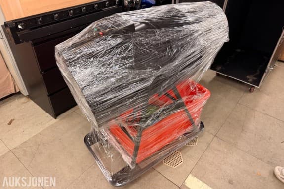 Skumkanon med pumpe, væskebeholder og flightcase på hjul