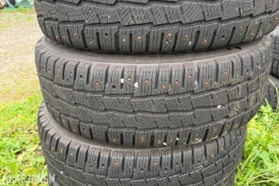 Piggdekk - Michelin 195/70R15