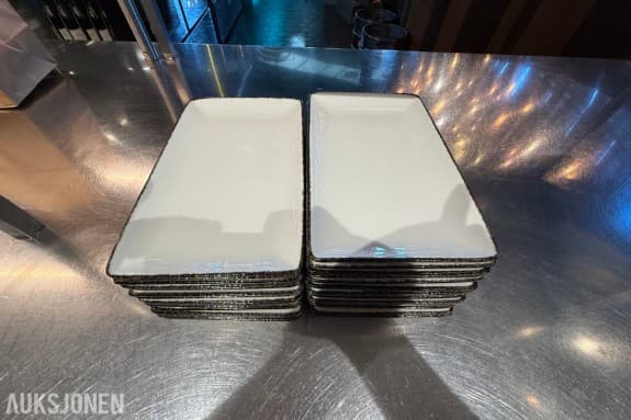 34 stk. Steelite International serveringsfat – 27 x 16 cm – hvite med mørk kant