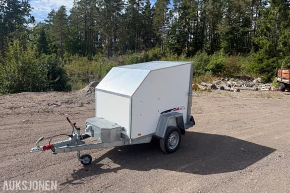 2019 TYSSE MAKO LIFT M/TRÅDLØS FJERNKONTROLL OG KONTROLL MED LEDNING – LED-LYS INNE I SKAP – NY PRIS 190 000,-