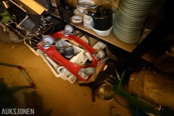 Stort parti restaurantutstyr – servise, glass, kjøkkenutstyr og diverse inventar 