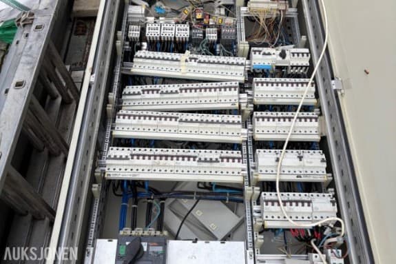 2007 Komplett industrisikringsskap 400V – 45 automatsikringer – ABB / GE / Merlin Gerin Industrifordeling 400V TN-S