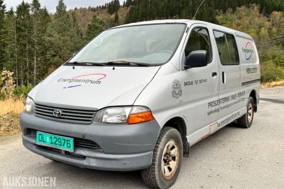 2005 Toyota HIACE 2.5-102 D 4WD - Tilhengerfeste - 3 seter - Rep.objekt / delebil