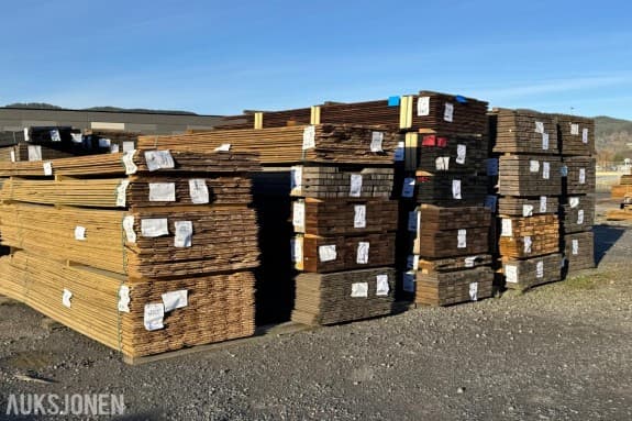 Royal Impregnert Terrassebord Concise - Royal brun - Furu 34x145 - 1 pakke - Totalt 411 meter